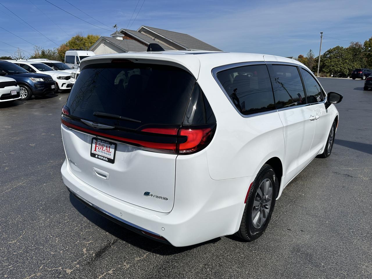 Chrysler Pacifica Hybrid Select FWD 2024