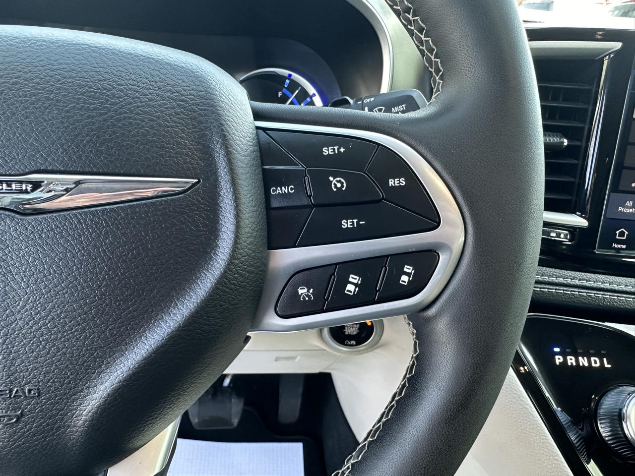 Chrysler Pacifica Hybrid Select FWD 2024