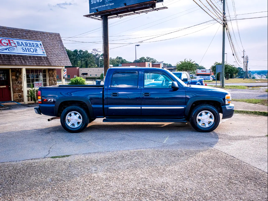 GMC Sierra 1500 SLE Crew Cab Short Bed 4WD 2005 GMC Sierra 1500 SLE Crew Cab Short Bed 4WD 2005
