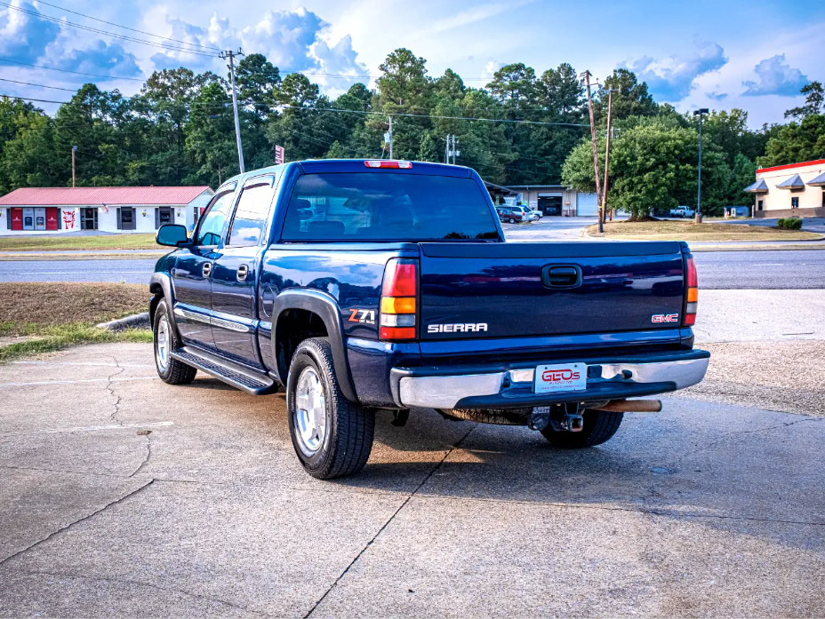 GMC Sierra 1500 SLE Crew Cab Short Bed 4WD 2005 GMC Sierra 1500 SLE Crew Cab Short Bed 4WD 2005