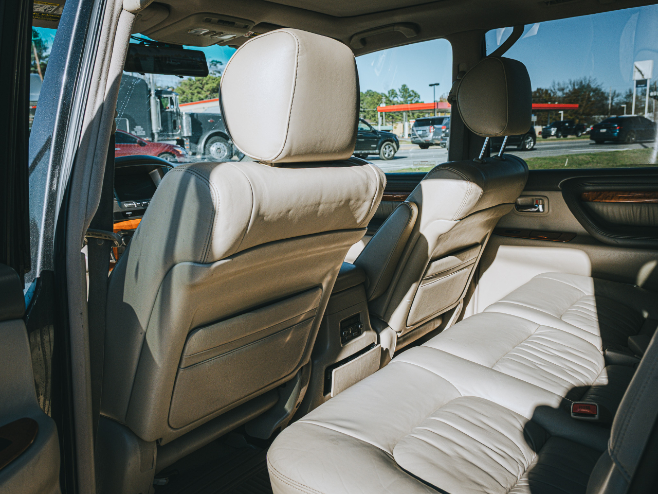 Lexus LX 470 Sport Utility 2004