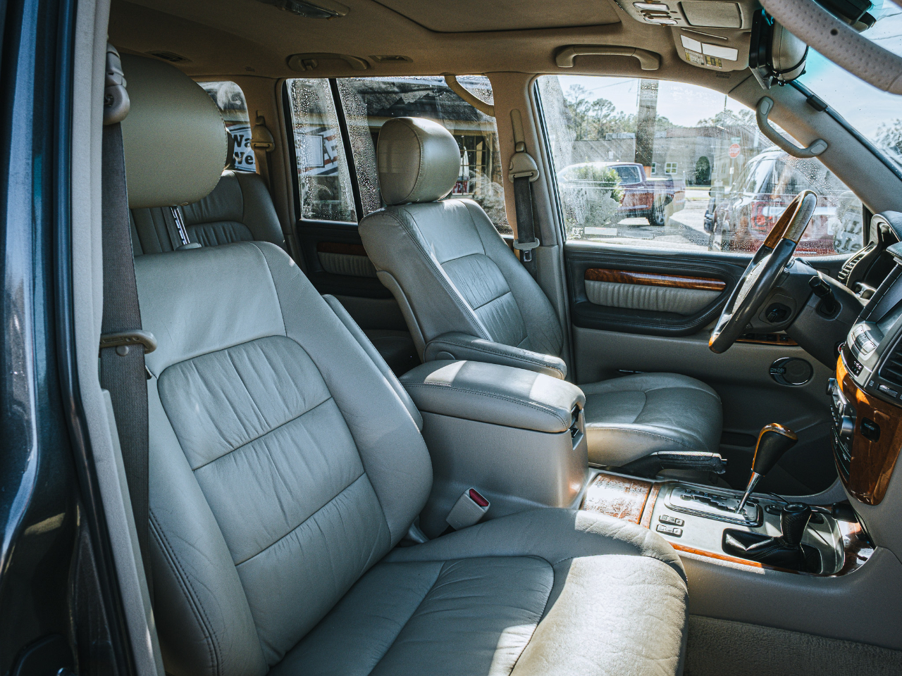 Lexus LX 470 Sport Utility 2004