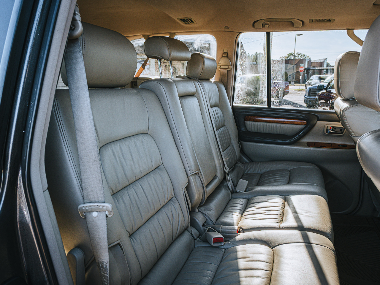 Lexus LX 470 Sport Utility 2004