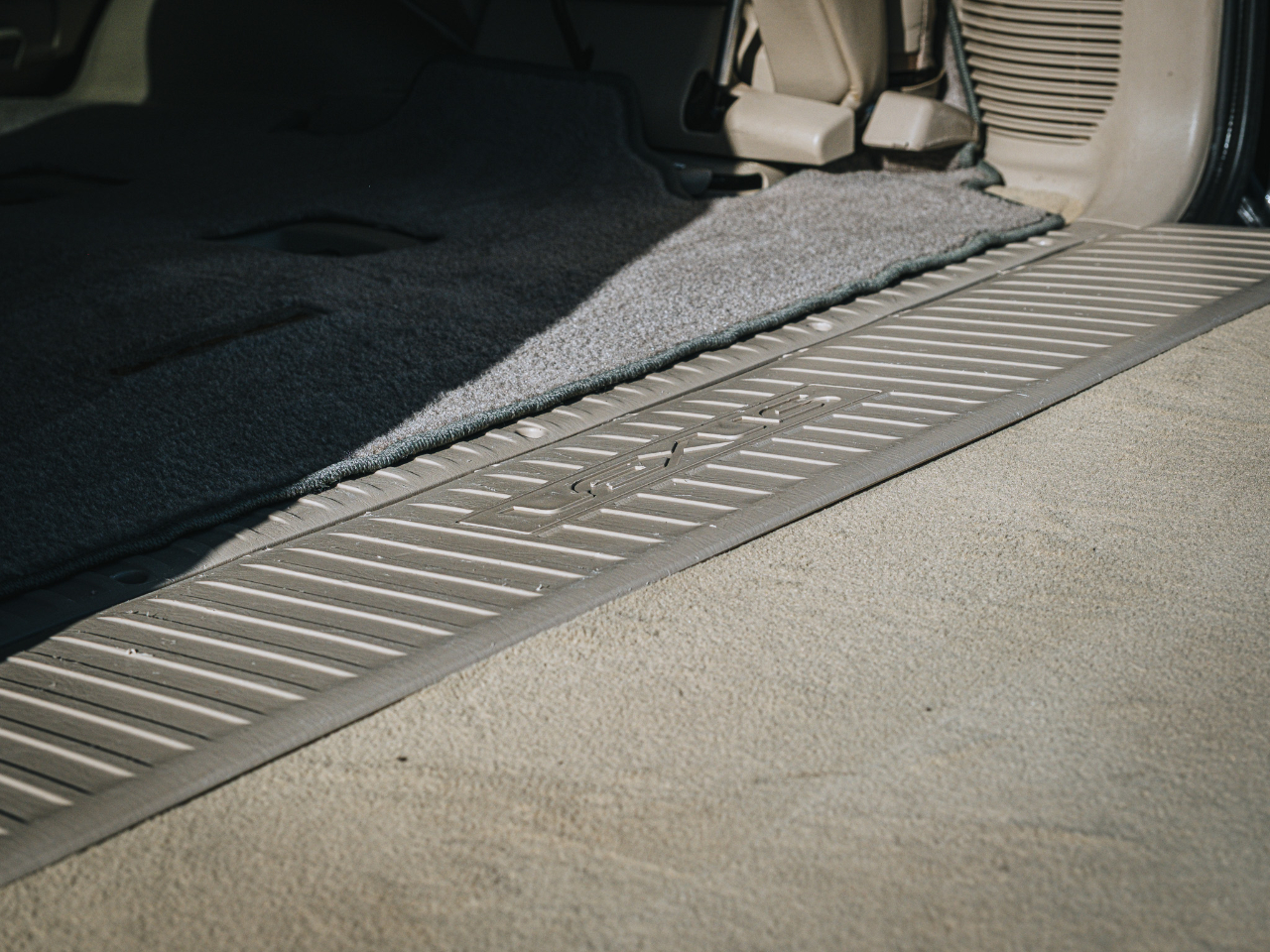 Lexus LX 470 Sport Utility 2004