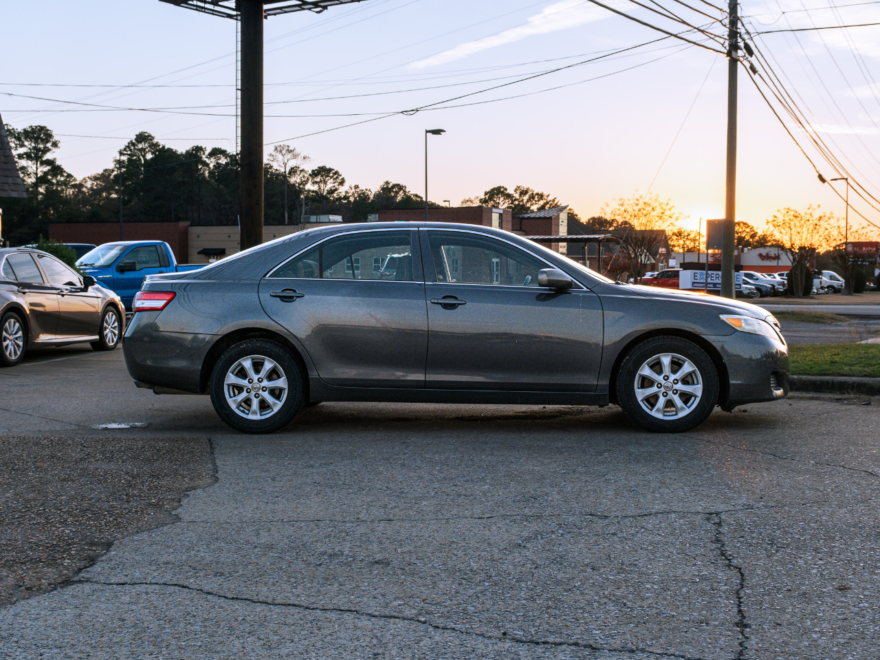 Toyota Camry Base 6-Spd AT 2011