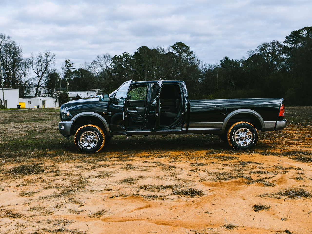 RAM 2500 Laramie Crew Cab LWB 4WD 2011