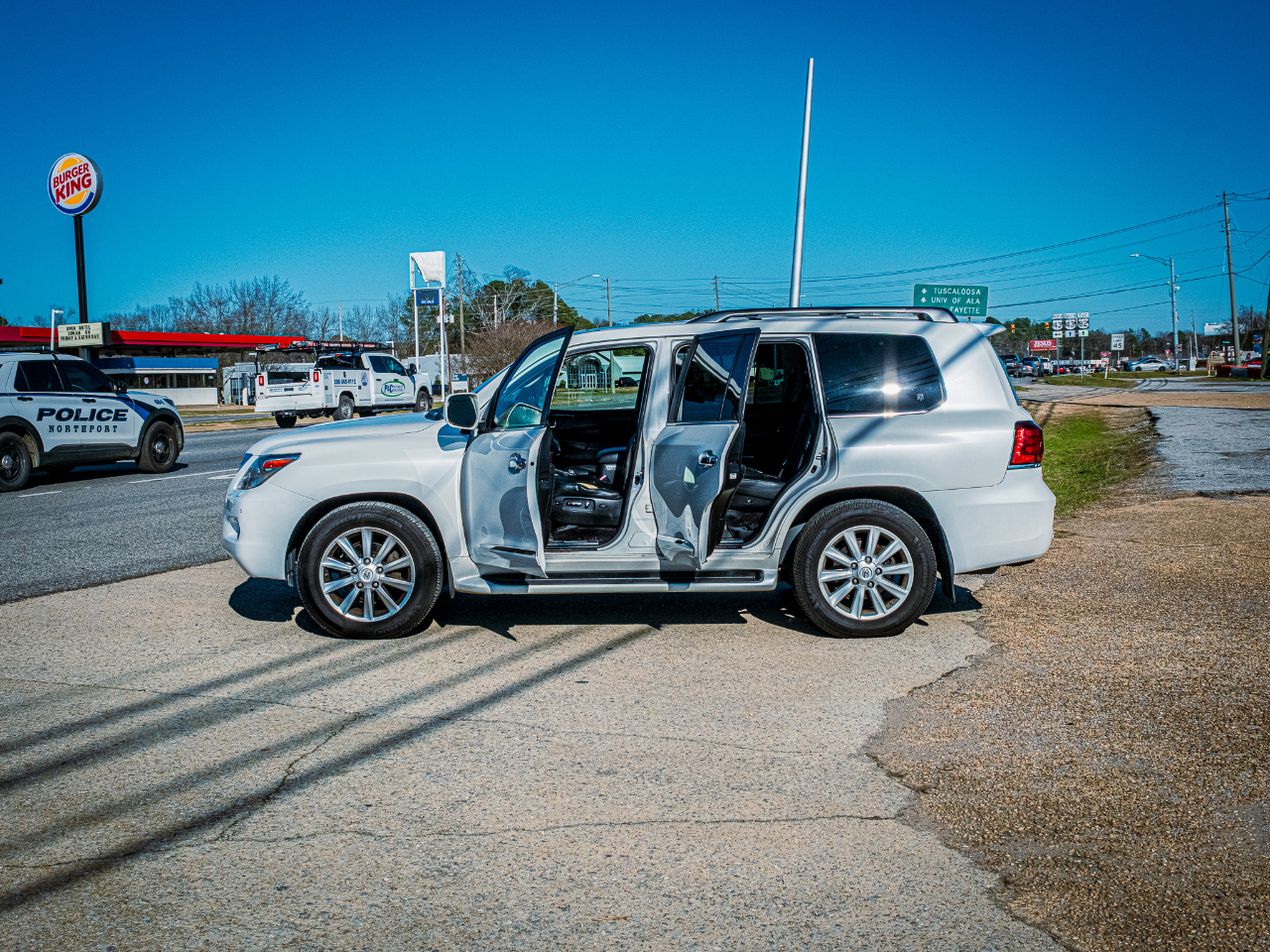 Lexus LX 570 Sport Utility 2011