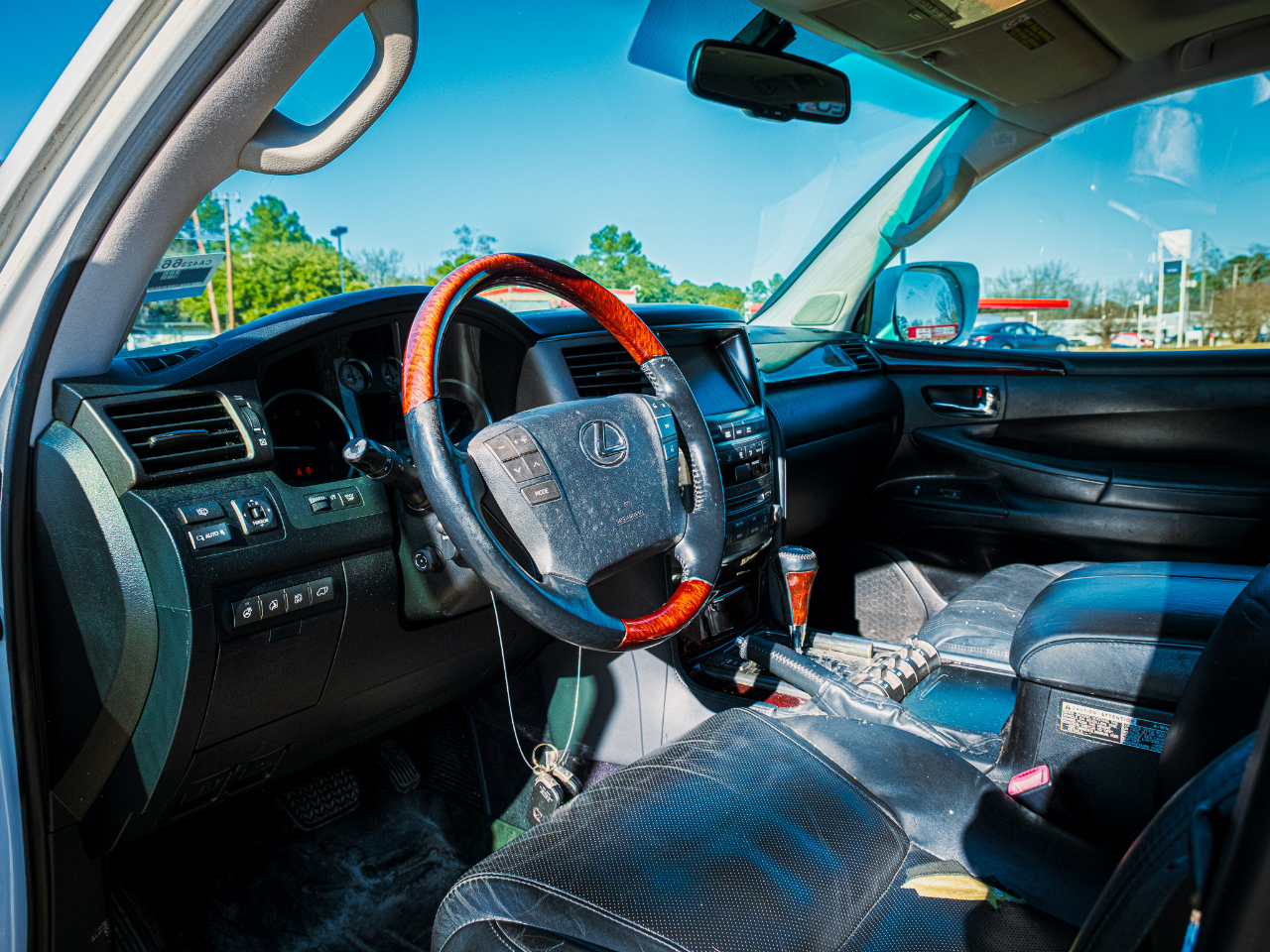 Lexus LX 570 Sport Utility 2011