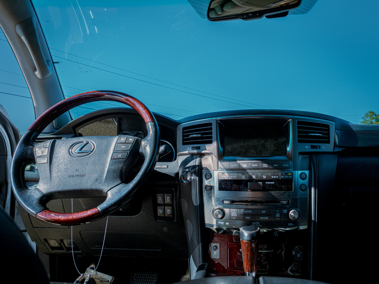 Lexus LX 570 Sport Utility 2011