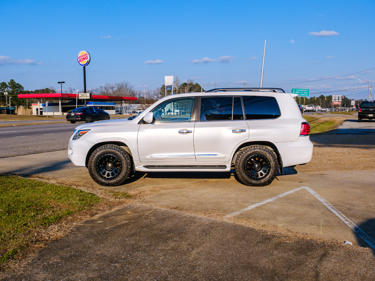 Lexus LX 570 Sport Utility 2011