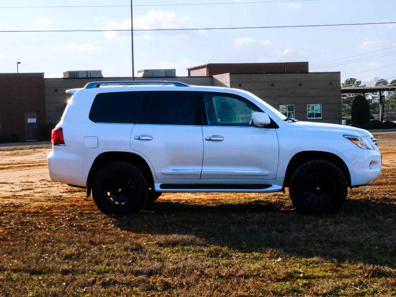Lexus LX 570 Sport Utility 2011
