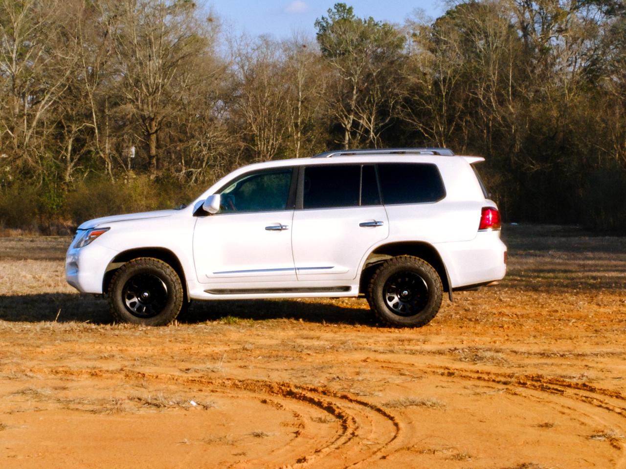 Lexus LX 570 Sport Utility 2011