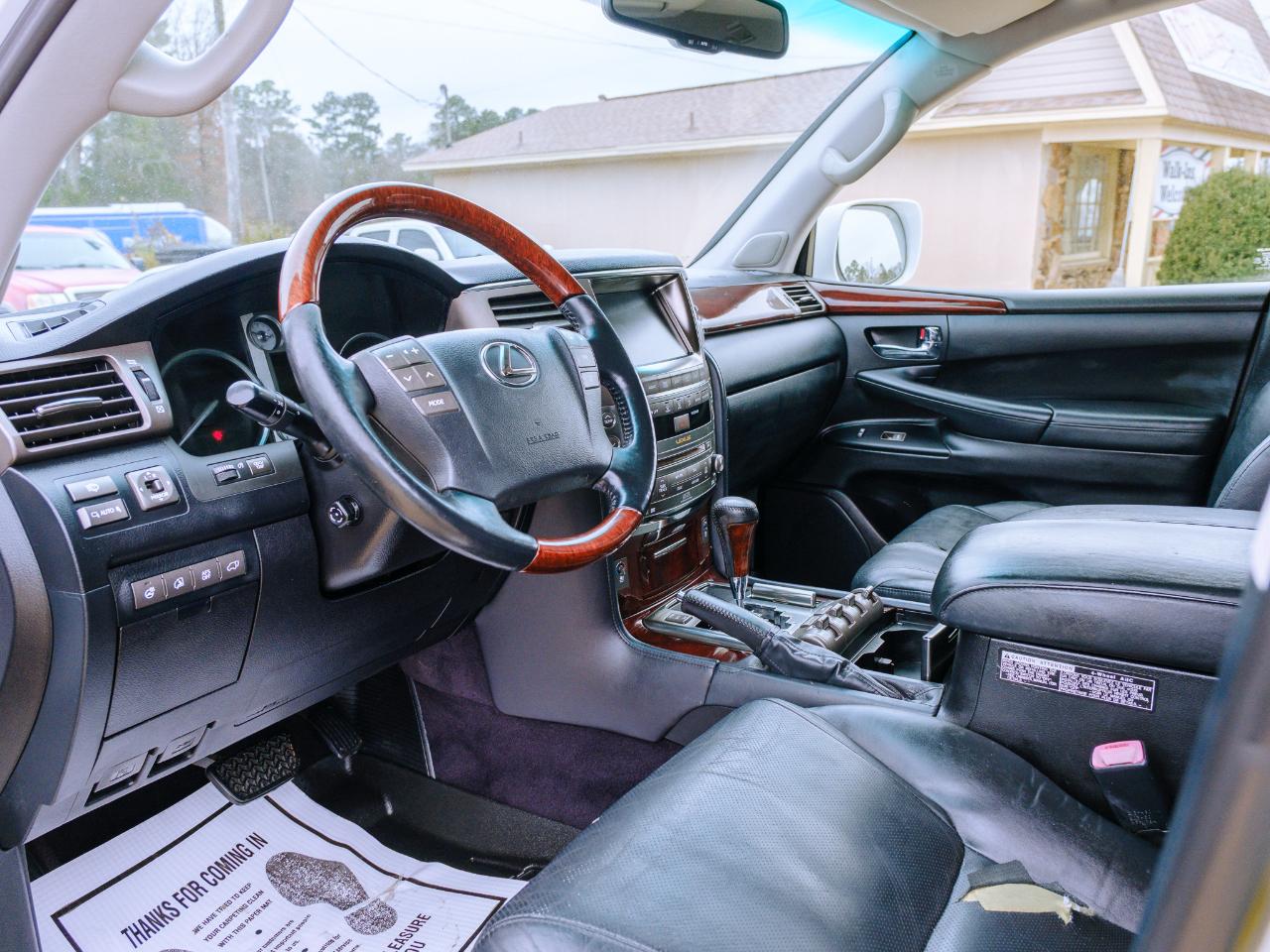 Lexus LX 570 Sport Utility 2011