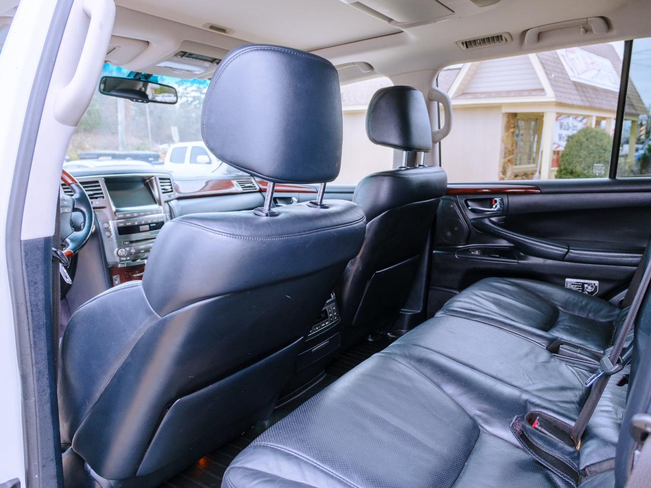 Lexus LX 570 Sport Utility 2011