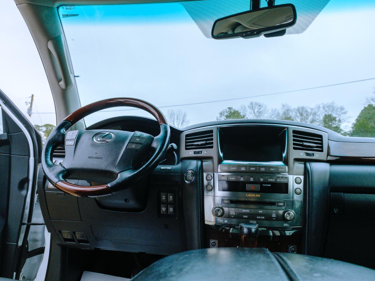 Lexus LX 570 Sport Utility 2011