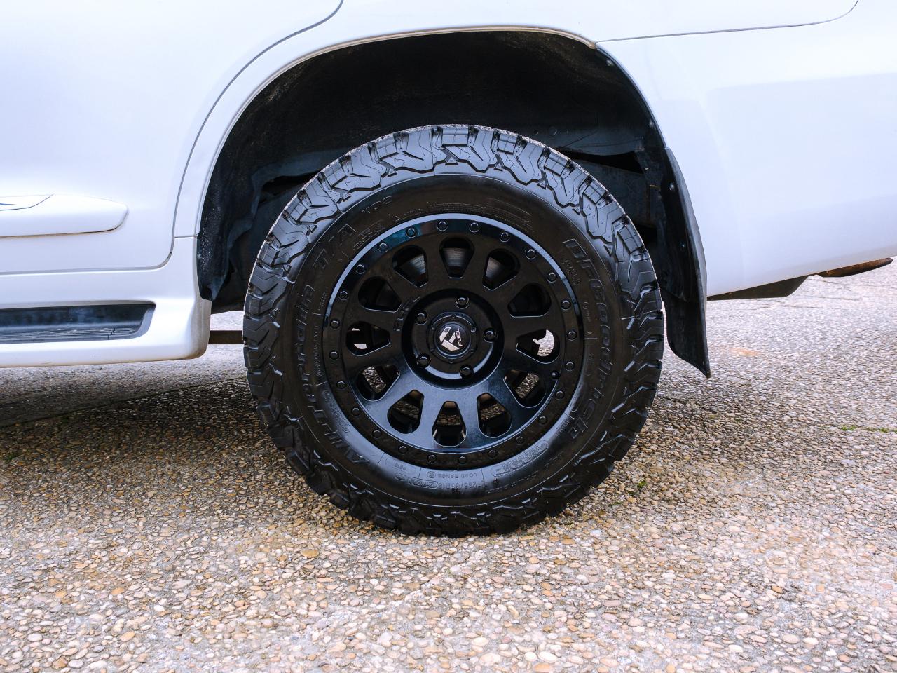 Lexus LX 570 Sport Utility 2011