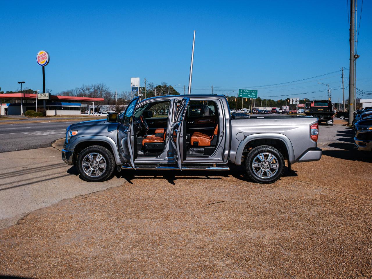 Toyota Tundra Platinum CrewMax 5.7L FFV 4WD 2016