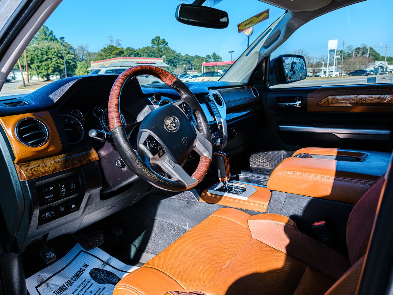 Toyota Tundra Platinum CrewMax 5.7L FFV 4WD 2016