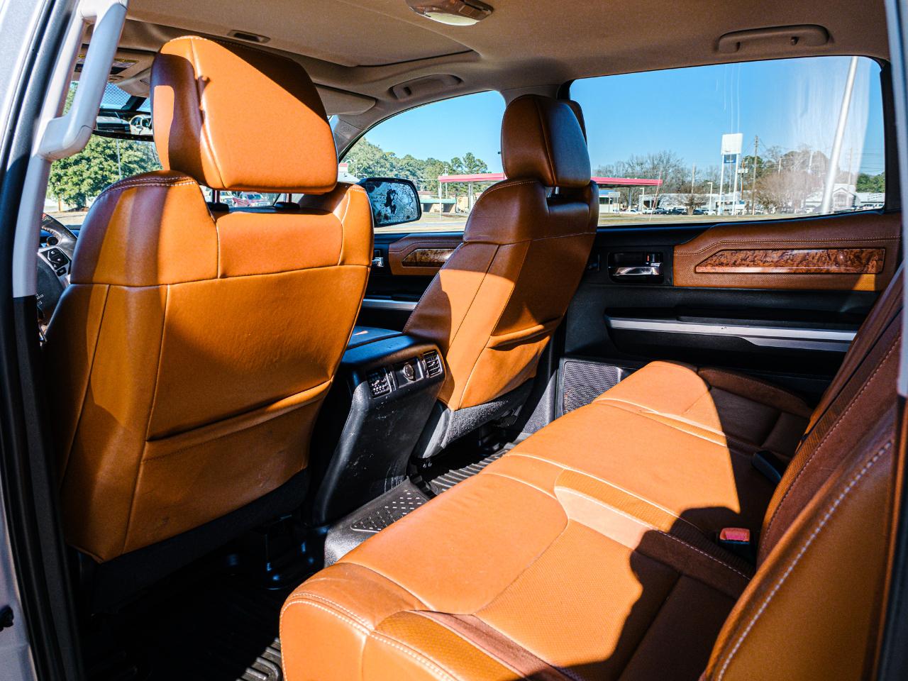 Toyota Tundra Platinum CrewMax 5.7L FFV 4WD 2016