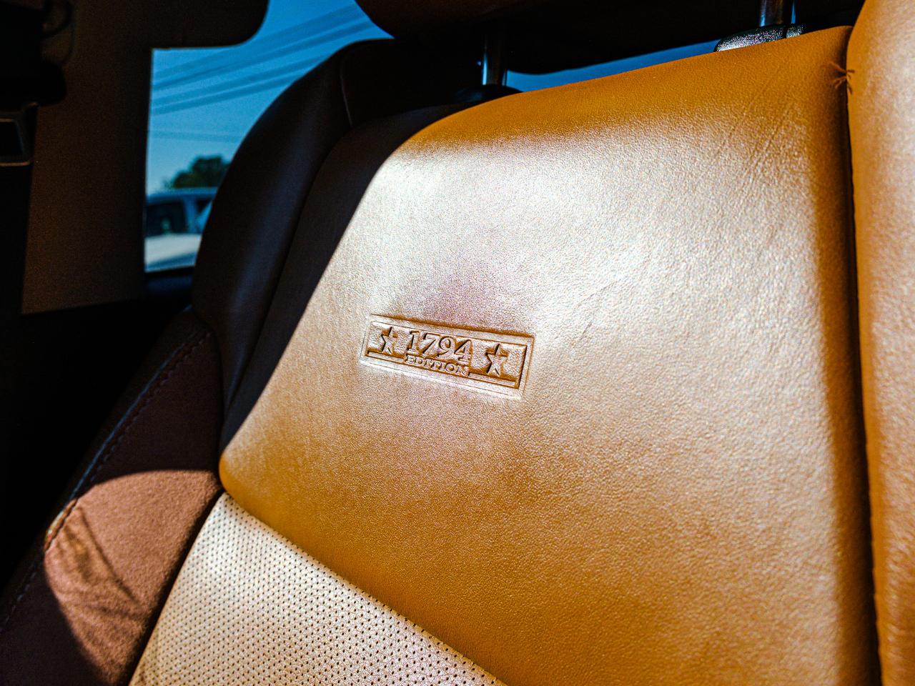 Toyota Tundra Platinum CrewMax 5.7L FFV 4WD 2016