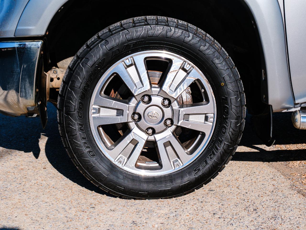 Toyota Tundra Platinum CrewMax 5.7L FFV 4WD 2016