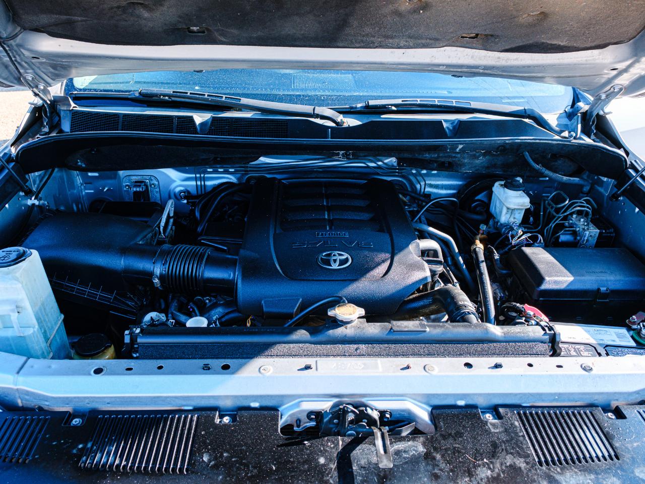 Toyota Tundra Platinum CrewMax 5.7L FFV 4WD 2016