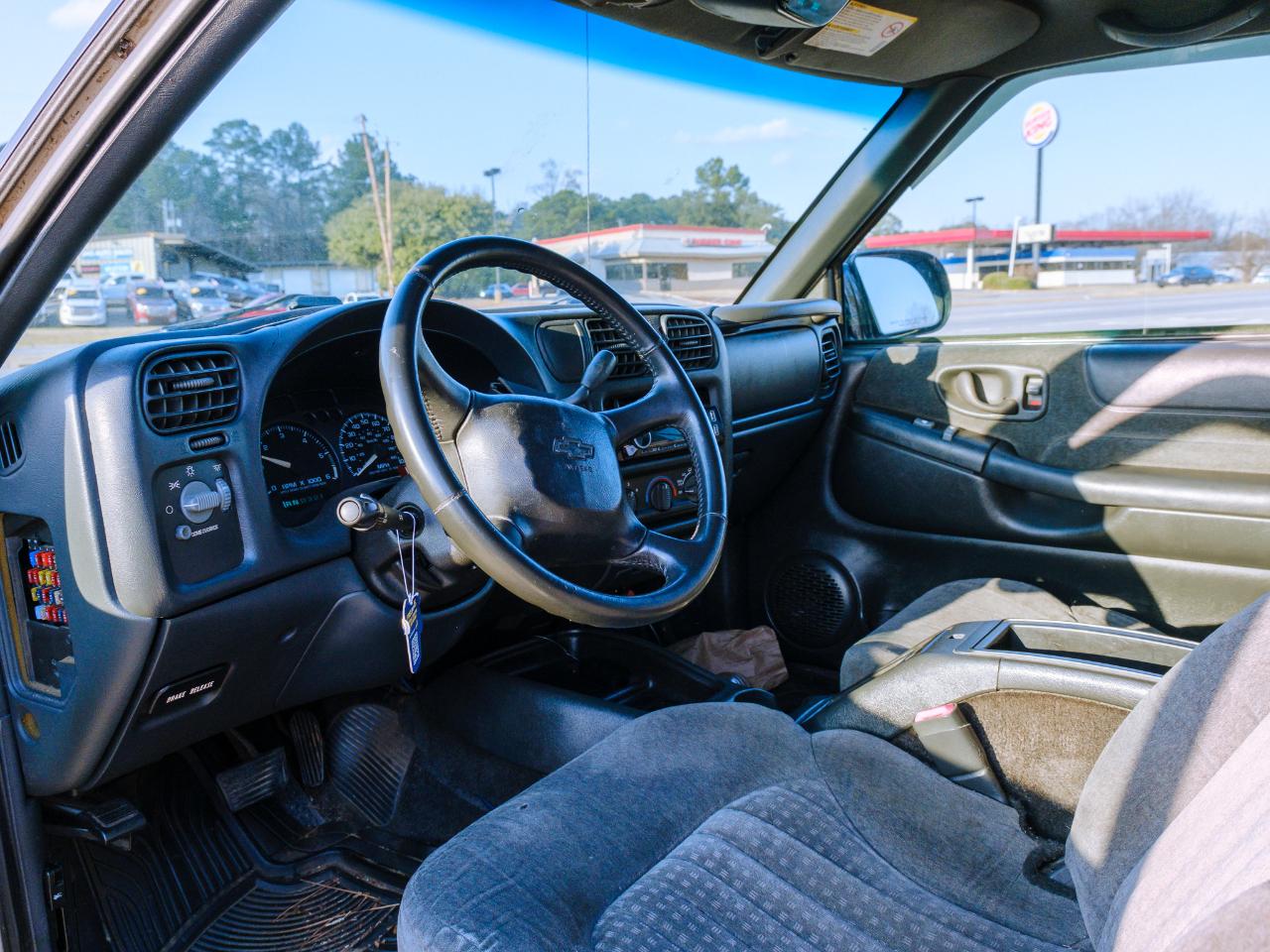 Chevrolet Blazer 4-Door 2WD LS 2002