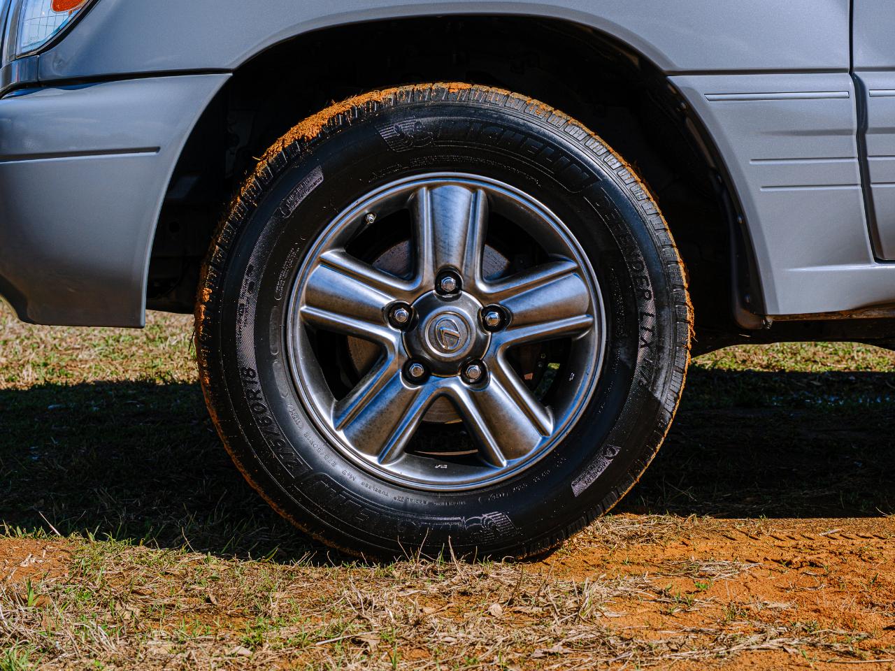 Lexus LX 470 Sport Utility 2006