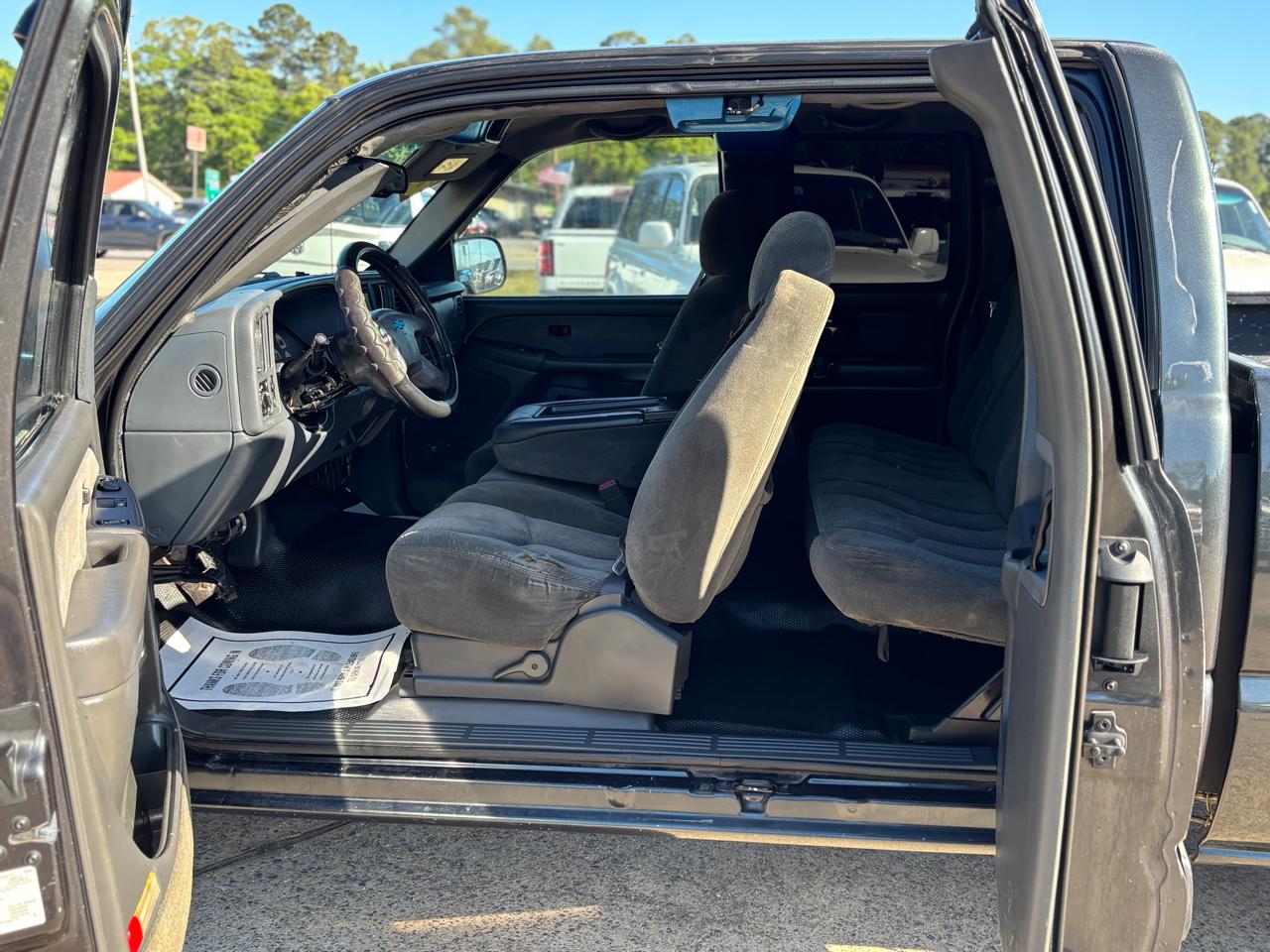 Chevrolet Silverado 1500 Ext. Cab Short Bed 2WD 2003