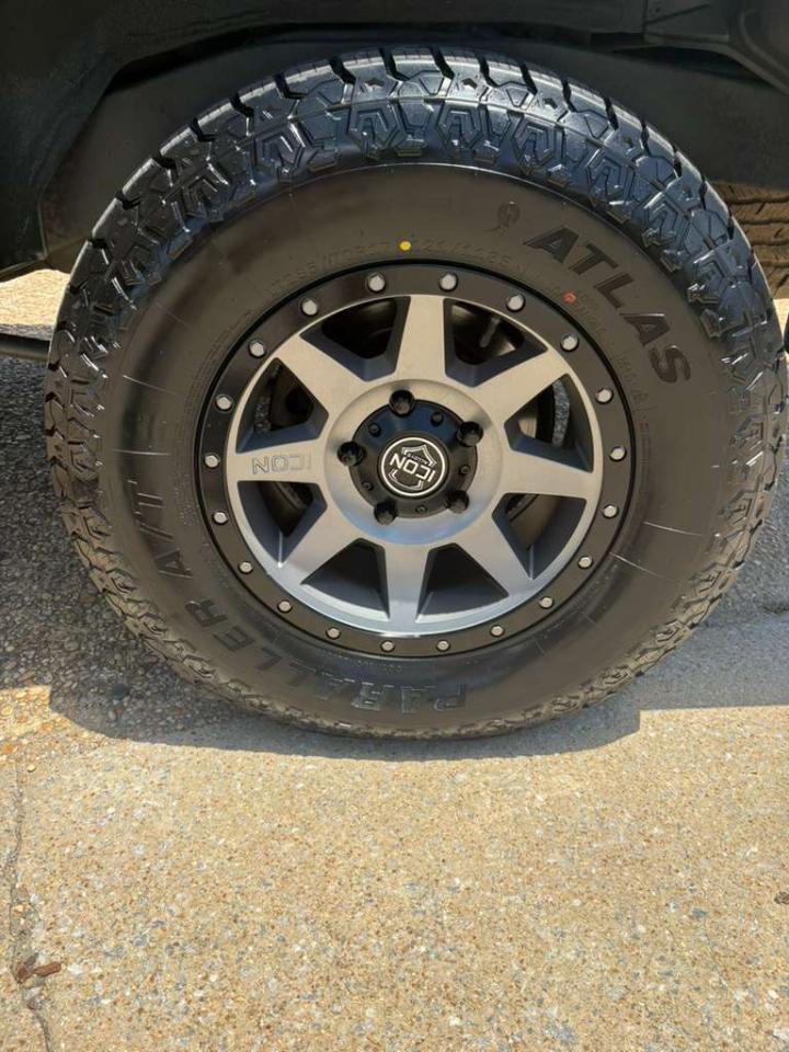 Lexus LX 470 Base 1998