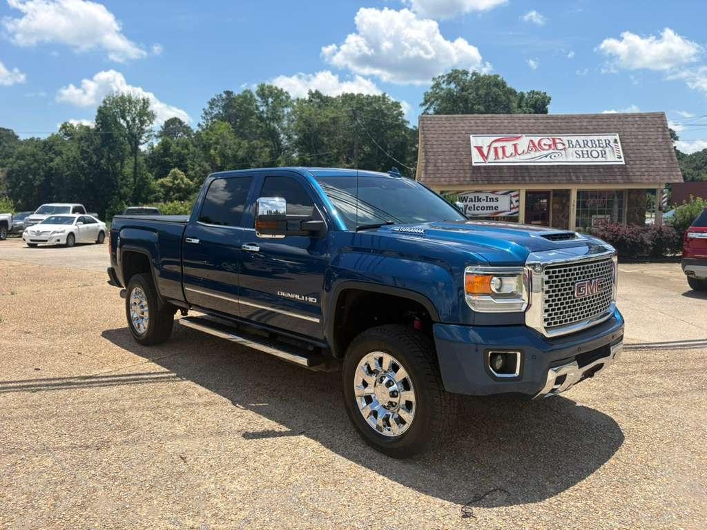 GMC Sierra 2500HD Denali Crew Cab 4WD 2017