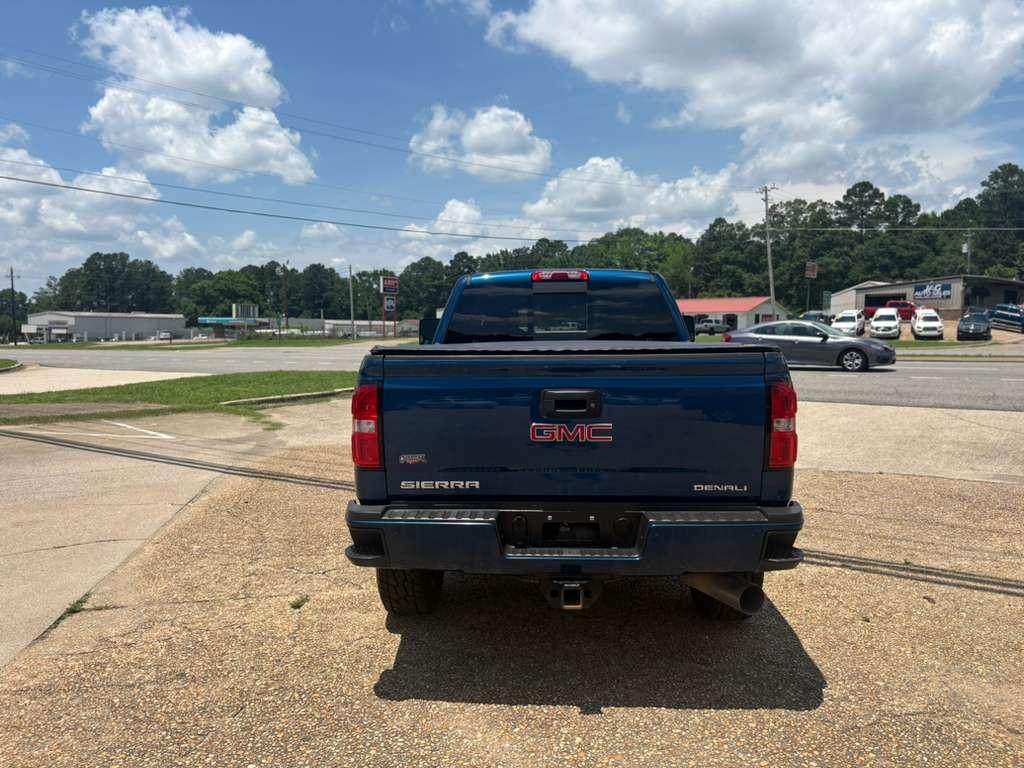 GMC Sierra 2500HD Denali Crew Cab 4WD 2017