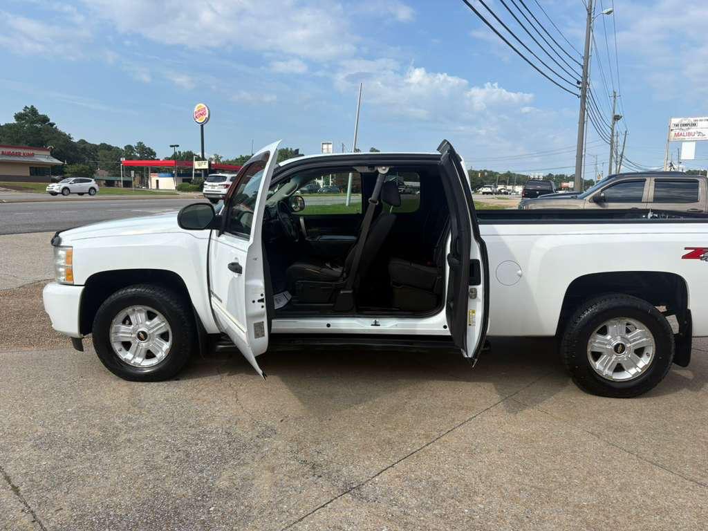 Chevrolet Silverado 1500 LT Ext. Cab Long Box 4WD 2011