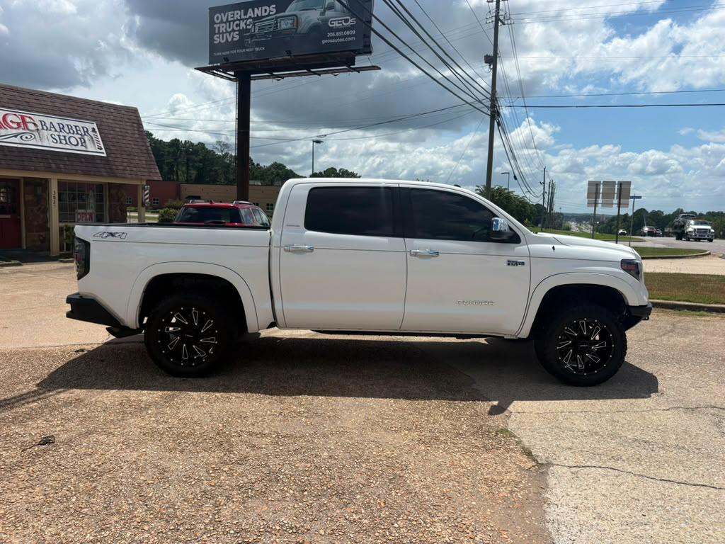Toyota Tundra Limited 5.7L FFV CrewMax 4WD 2017