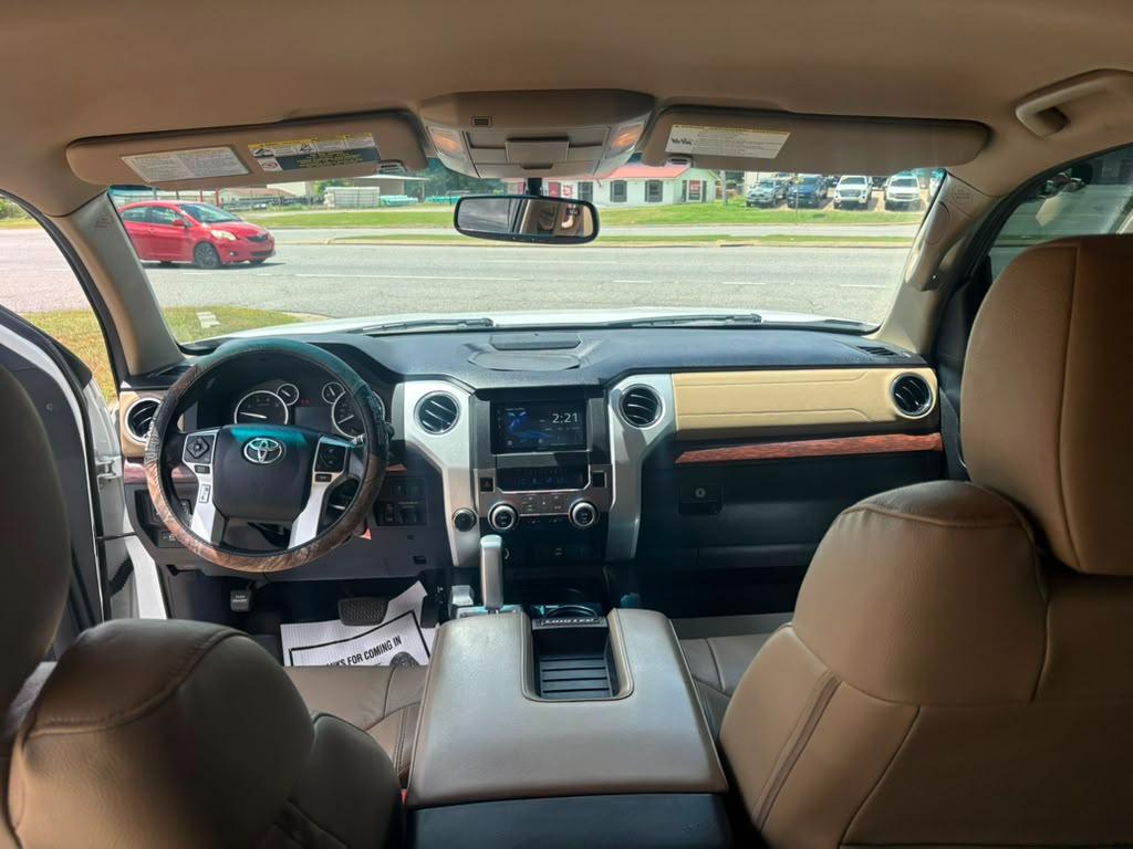 Toyota Tundra Limited 5.7L FFV CrewMax 4WD 2017