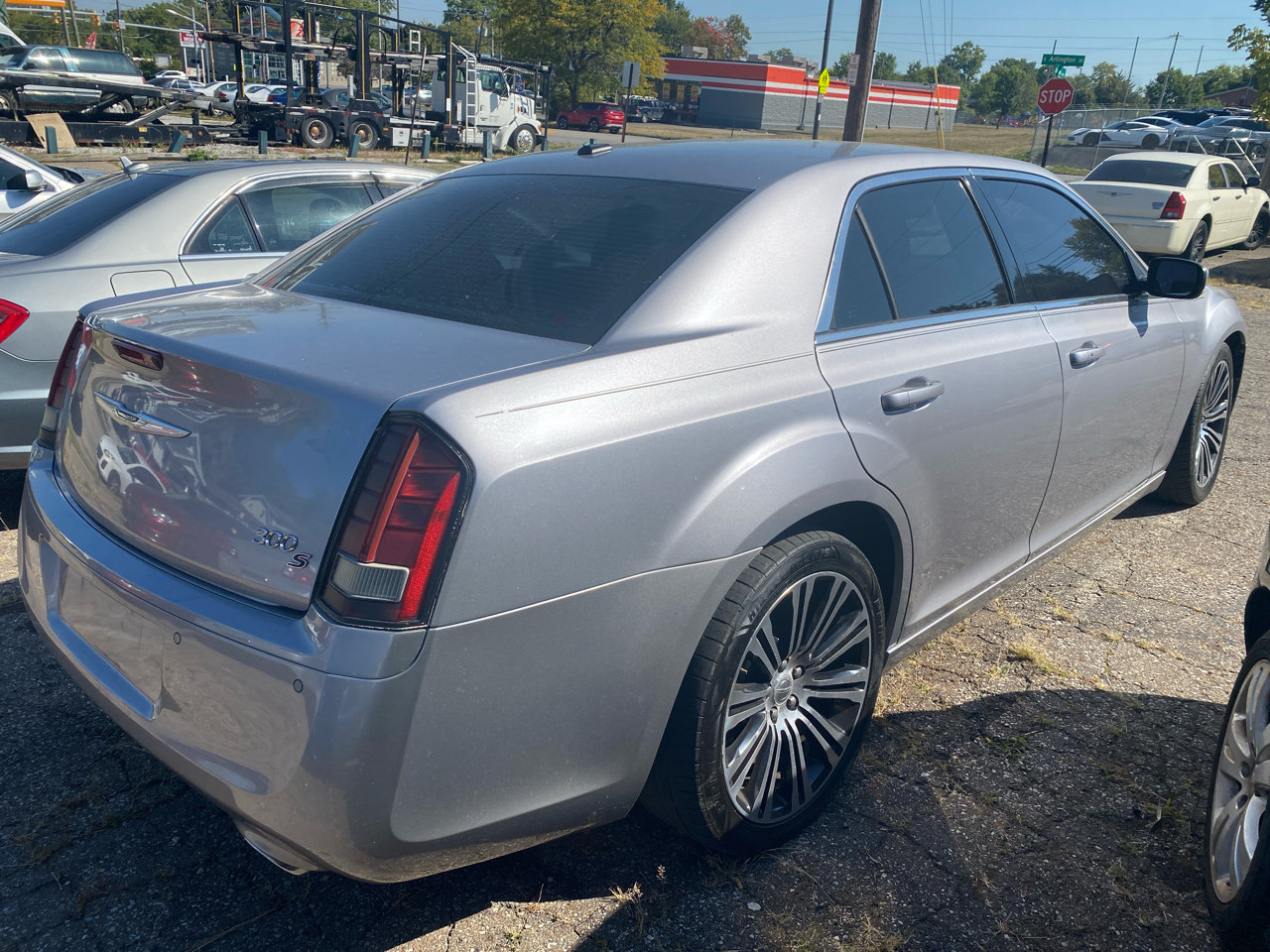 2013 Chrysler 300 S photo 4
