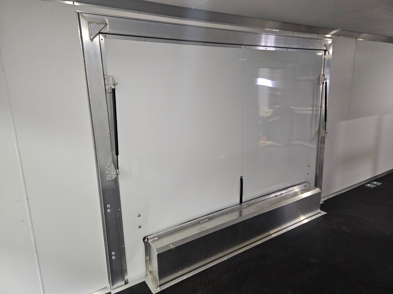 EZ Hauler EZEC8.5X24CH-IF  2026