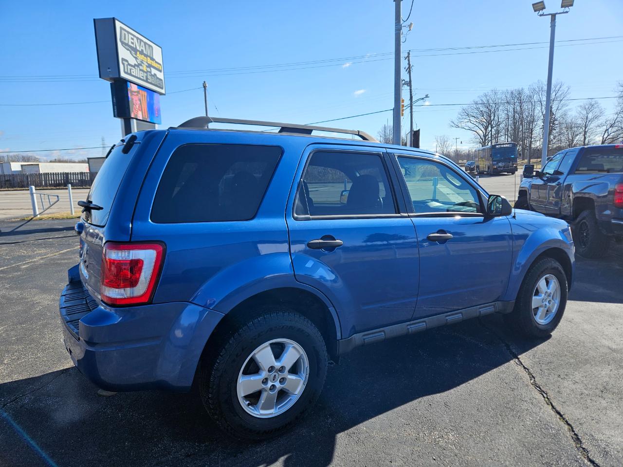 Ford Escape Base FWD 2010