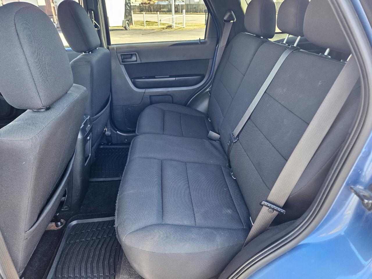 Ford Escape Base FWD 2010