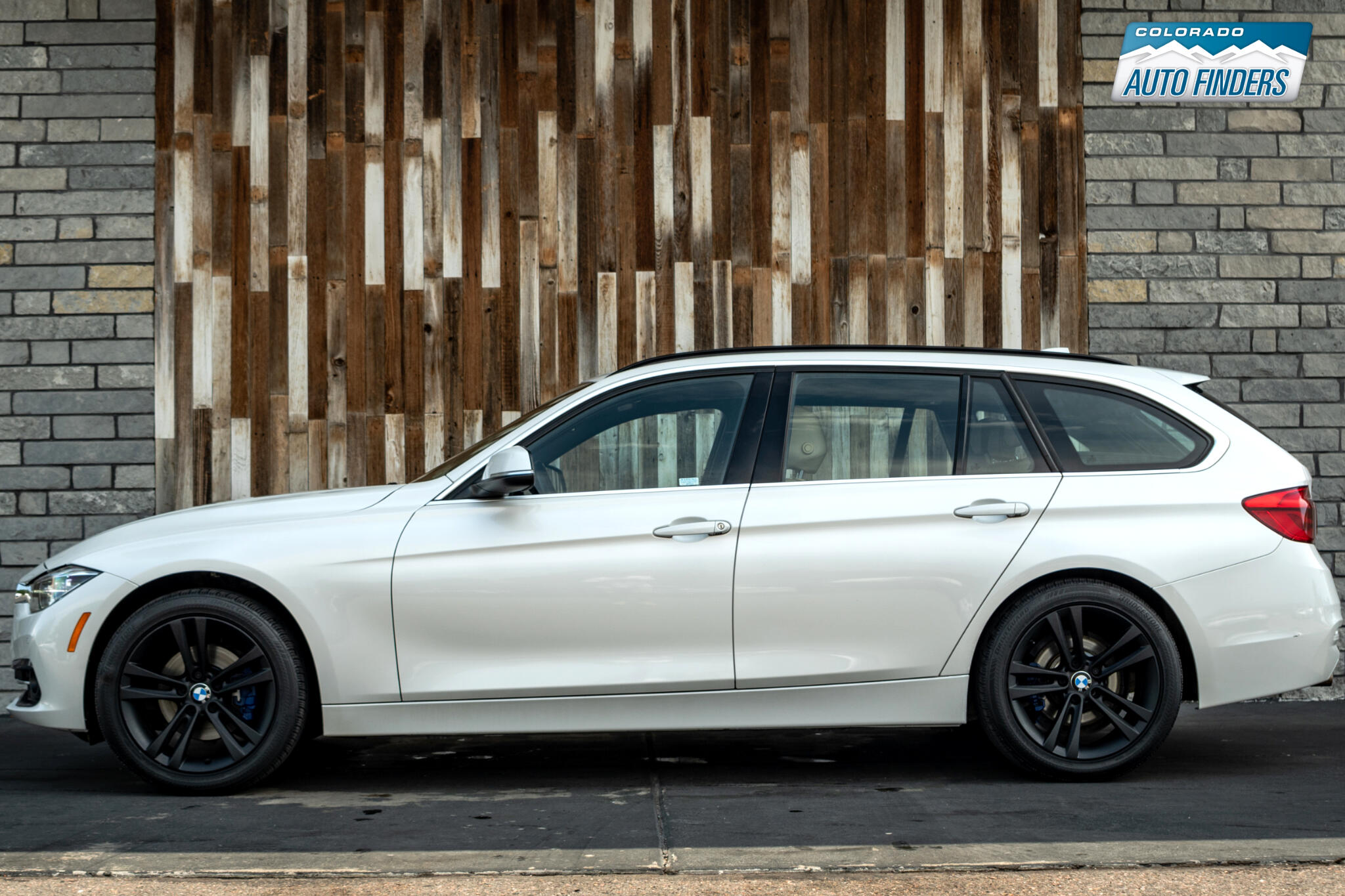 2017 Bmw 330i 330i xDrive SW photo 2