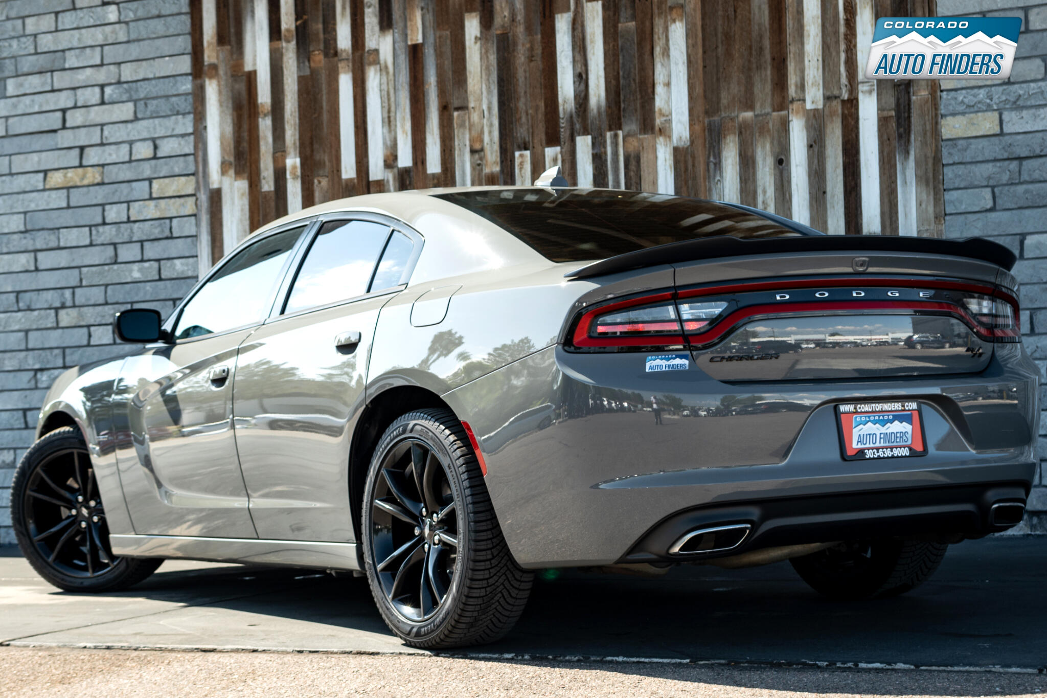 2017 Dodge Charger R/T photo 3