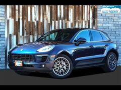 2017 Porsche Macan  2017 Porsche Macan