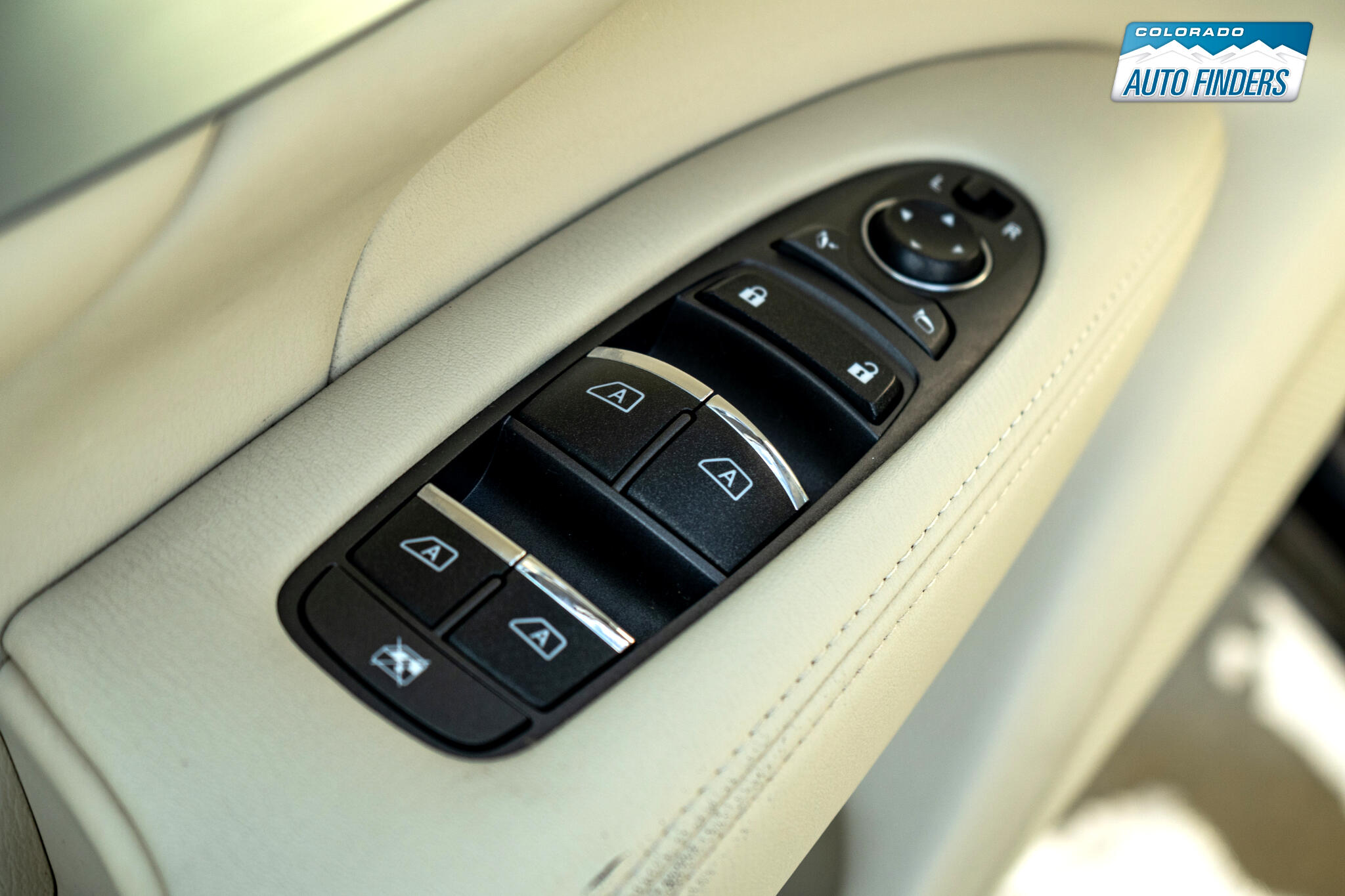 2013 Infiniti M37 photo 10