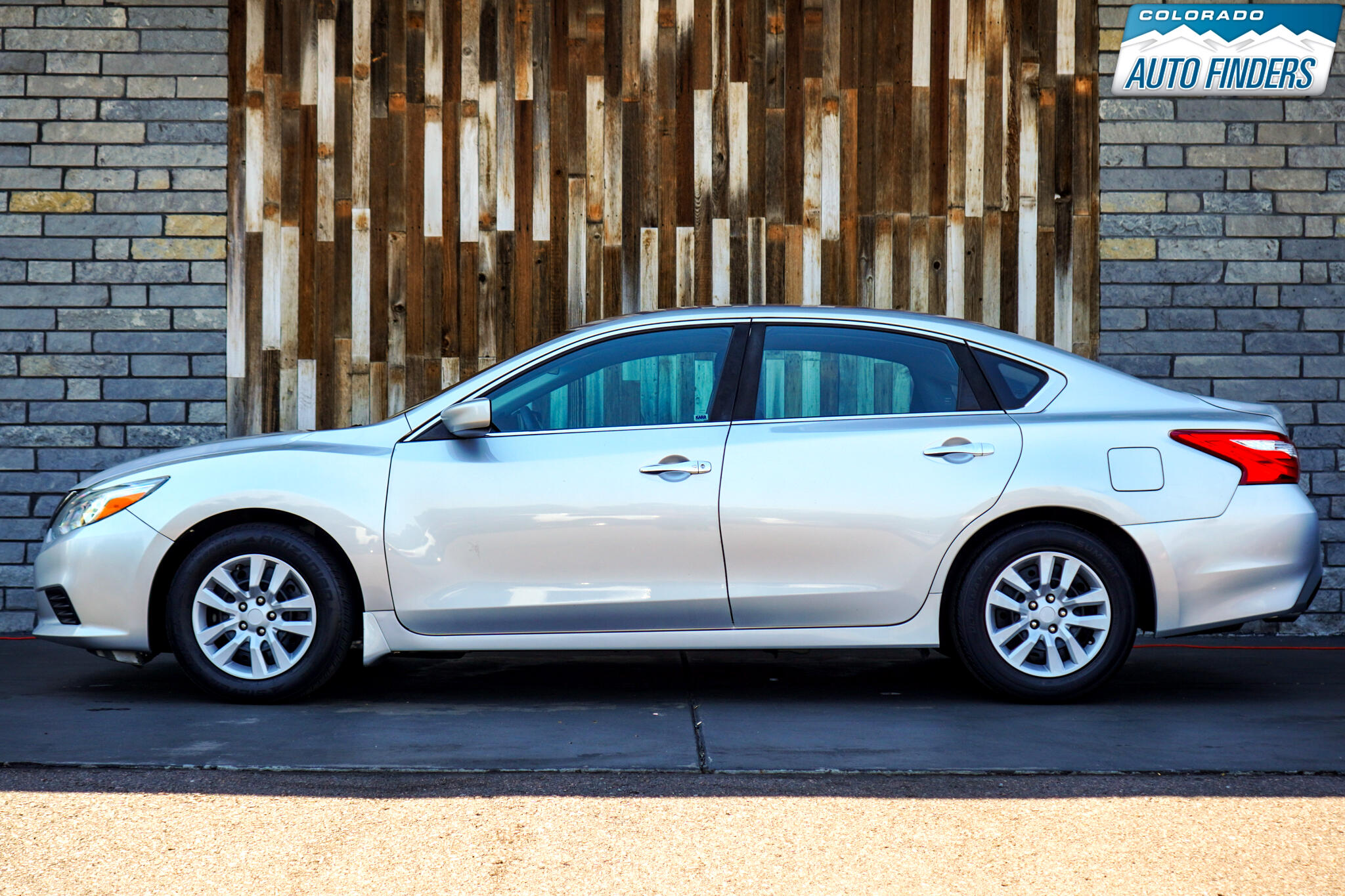 2016 Nissan Altima Base photo 2