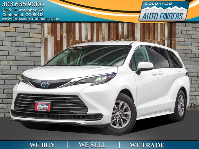 White 2024 Toyota Sienna LE 8-Passenger AWD Minivan All-Wheel Drive Automatic