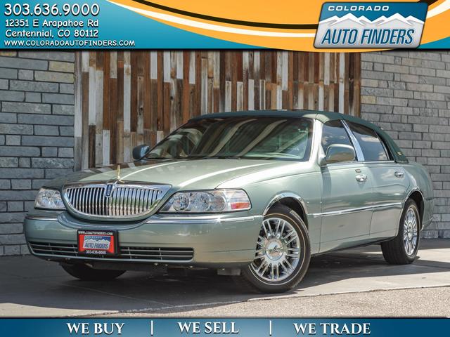 Green 2006 Lincoln Town Car Sedan Rear-Wheel Drive Automatic
