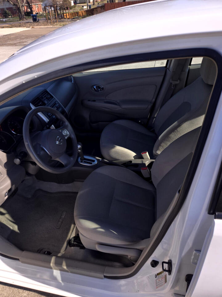 Nissan Versa 1.6 S 5M 2014 Nissan Versa 1.6 S 5M 2014