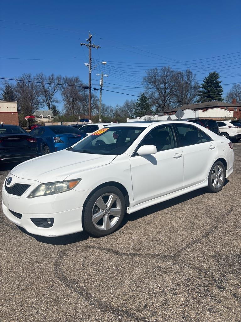 Toyota Camry Base 6-Spd AT 2011