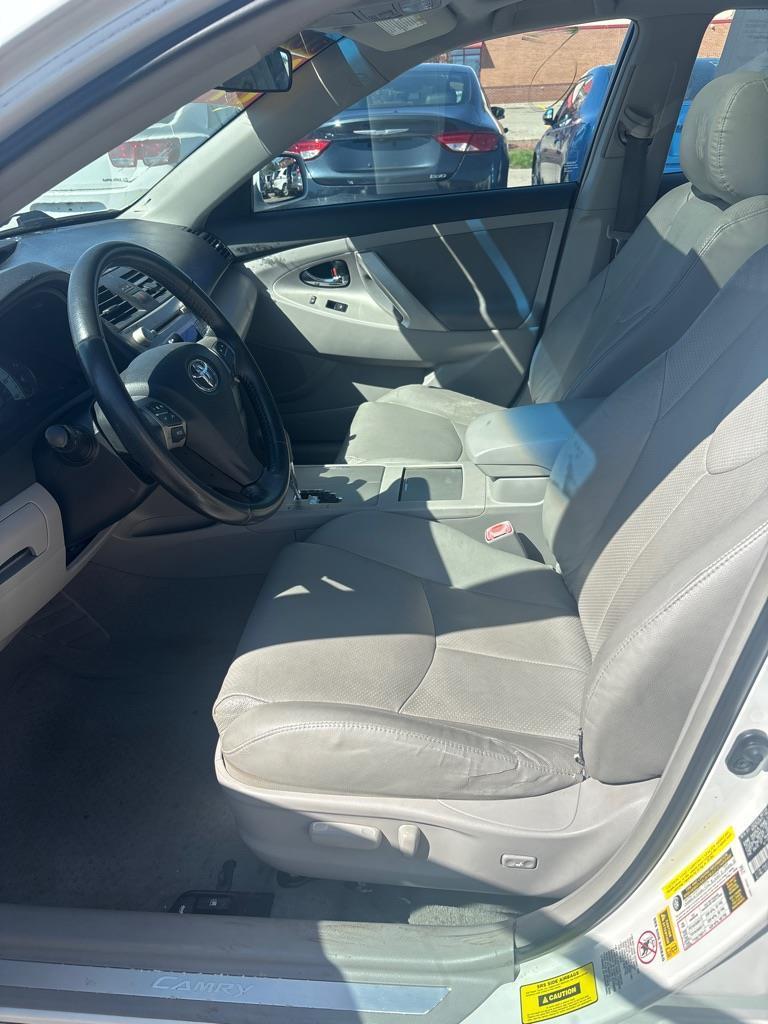 Toyota Camry Base 6-Spd AT 2011