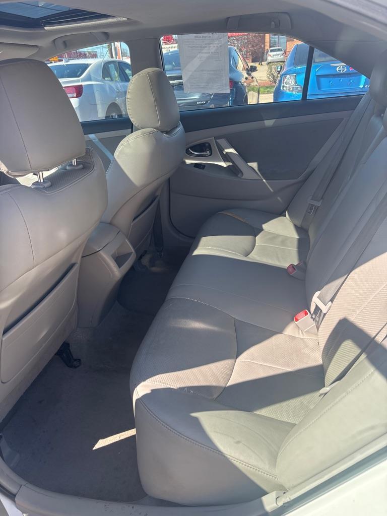 Toyota Camry Base 6-Spd AT 2011